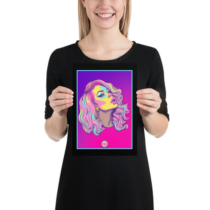 👑 Ilustración Queer | Drag Queens | ¡Envío Gratis! 🔥 Edición Mirage Moxie 🔥 Rosa & Morada 21×30 cm