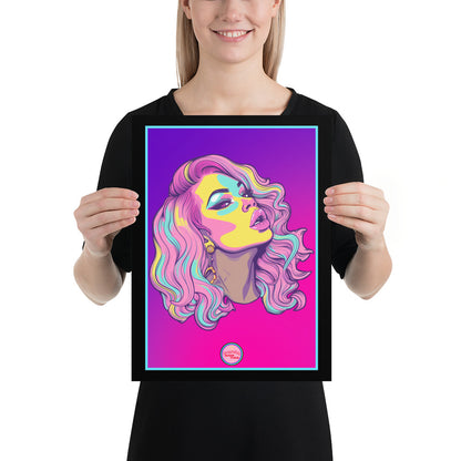 👑 Ilustración Queer | Drag Queens | ¡Envío Gratis! 🔥 Edición Mirage Moxie 🔥 Rosa & Morada 30×40 cm